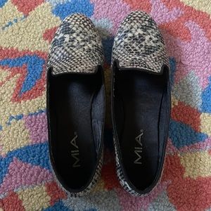 Mia size 8.5 flats